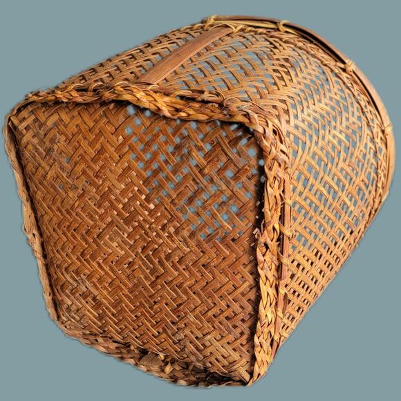 Vintage 1970s Handwoven Japanese Bamboo Ikebana Kago Basket - Picture 4 of 6